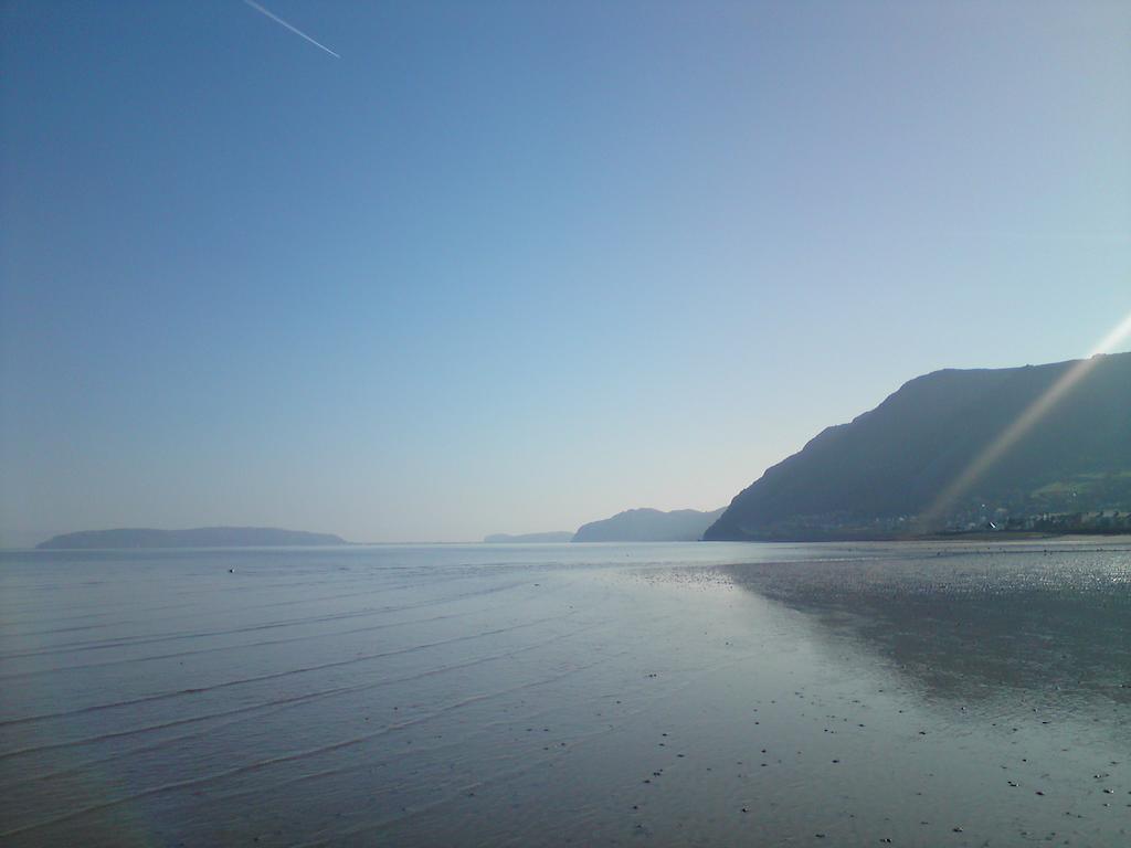 Min Y Don Guest House Llanfairfechan Esterno foto